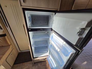 Bürstner BUT660 Luifel | Keuken | Omvormer | Toilet En Douche | Ruim Bed